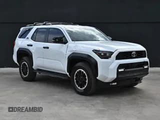 ✅ 2025 Toyota 4Runner SR5 • VIN: JTEVA5BR5S5004784 • Lot: 67641145. Wystawiony na Copart z przebiegiem 4 114 mil. Bezpłatny archiwum sprzedaży aukcyjnych z USA i szczegółowy raport historii pojazdu na DreamBid. Zdjęcie 1.