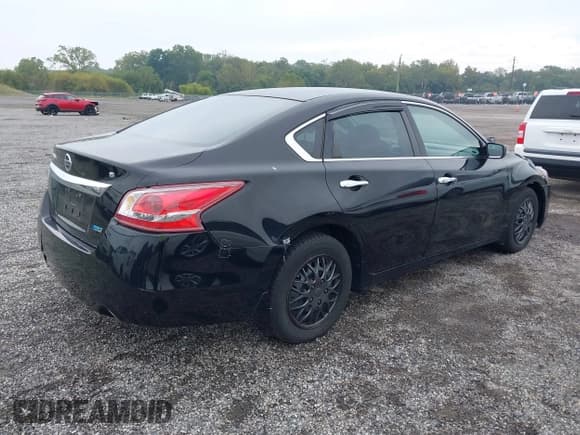 ✅ 2013 Nissan Altima SV • VIN: 1N4AL3AP9DC123959 • Lot: 43289365. Listed on IAAI with 208,756 mi. Free auction sales archive from the USA and detailed vehicle history report at DreamBid. Image 4.