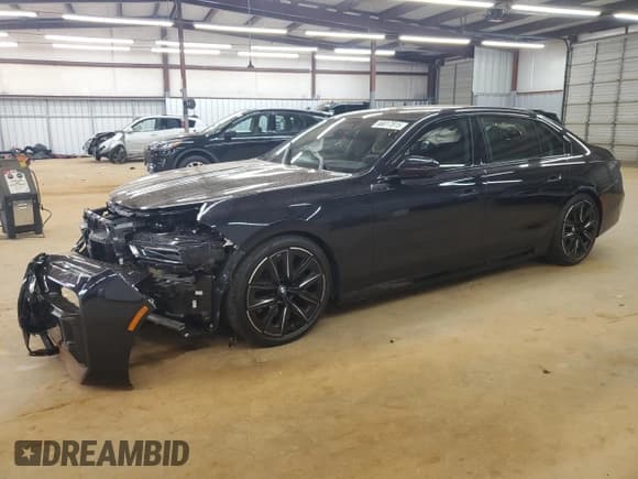 ✅ 2023 BMW 7 Series 760i xDrive • VIN: WBA33EJ01PCM34367 • Лот: 66617815. Опубликован ранее на Copart с пробегом 21 759 миль. Бесплатный доступ к архиву аукционных продаж из США и подробный отчёт об истории автомобиля на DreamBid. Изображение 1.