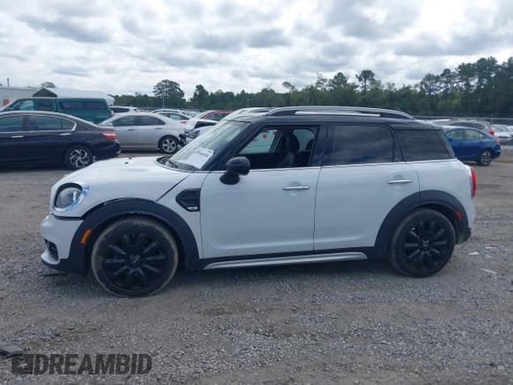 ✅ 2018 MINI Countryman Cooper • VIN: WMZYS7C38J3F44292 • Lot: 43146656. Wystawiony na IAAI z przebiegiem 224 129 mil. Bezpłatny archiwum sprzedaży aukcyjnych z USA i szczegółowy raport historii pojazdu na DreamBid. Zdjęcie 14.