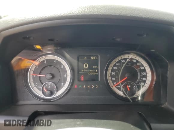 ✅ 2018 Ram 2500 Tradesman • VIN: 3C6TR5CT7JG215451 • Lot: 53660395. Wystawiony na Copart z przebiegiem 42 558 mil. Bezpłatny archiwum sprzedaży aukcyjnych z USA i szczegółowy raport historii pojazdu na DreamBid. Zdjęcie 9.