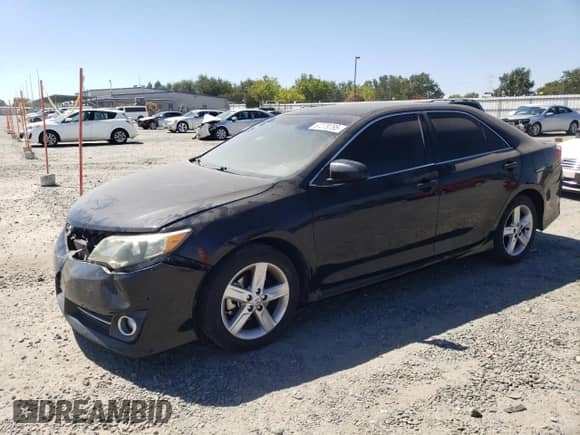 2014 Toyota Camry L z VIN 4T1BF1FK3EU306028, wystawiony jako Copart lot #67279795 z przebiegiem 163 511 mil mil oraz Szkoda całkowita • Salvage title. Historia ofert i sprzedaży dostępna na DreamBid. Obrazek 1.