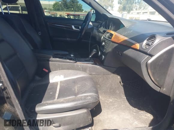 ✅ 2014 Mercedes-Benz C 250 Sport • VIN: WDDGF4HB6ER305022 • Lot: 42952129. Listed on IAAI with 203,416 mi. Free auction sales archive from the USA and detailed vehicle history report at DreamBid. Image 5.