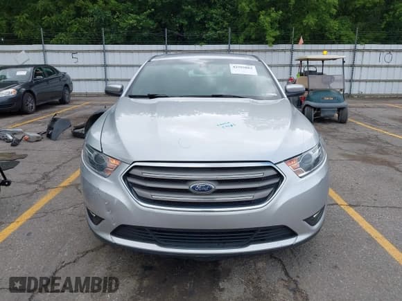 ✅ 2018 Ford Taurus SEL • VIN: 1FAHP2H89JG133276 • Лот: 42595862. Опубликован ранее на IAAI с пробегом 175 030 миль. Бесплатный доступ к архиву аукционных продаж из США и подробный отчёт об истории автомобиля на DreamBid. Изображение 12.