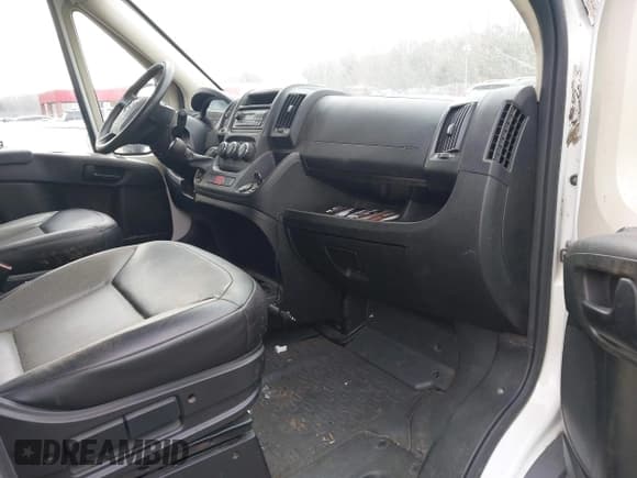 ✅ 2014 Ram ProMaster Cargo • VIN: 3C6TRVAG2EE110890 • Lot: 41647795. Wystawiony na IAAI z przebiegiem 306 122 mil. Bezpłatny archiwum sprzedaży aukcyjnych z USA i szczegółowy raport historii pojazdu na DreamBid. Zdjęcie 5.