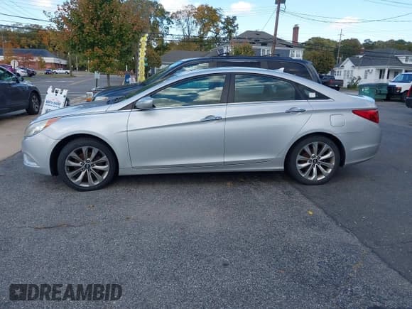 ✅ 2011 Hyundai Sonata Limited • VIN: 5NPEC4AC9BH075590 • Lot: 43534529. Listed on IAAI with 120,276 mi. Free auction sales archive from the USA and detailed vehicle history report at DreamBid. Image 6.
