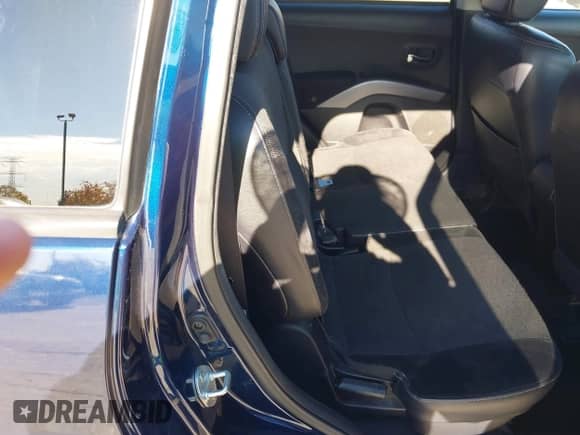 2011 Mitsubishi Outlander SE with VIN JA4JT3AW6BU022042, listed as a IAAI auction lot 43622254 with 223,150 mi miles and . Bid and sale history available at DreamBid. Image 8.