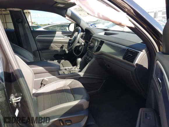 ✅ 2020 Volkswagen Atlas SEL Premium R-Line • VIN: 1V2TE2CA3LC223634 • Lot: 43303037. Listed on IAAI with 105,502 mi. Free auction sales archive from the USA and detailed vehicle history report at DreamBid. Image 5.