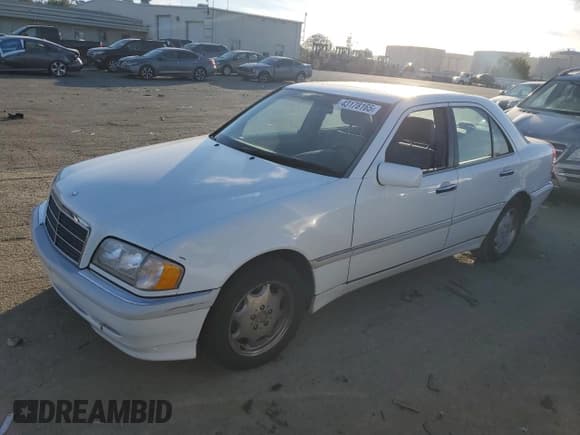 ✅ 1999 Mercedes-Benz C 230/260/280/320 • VIN: WDBHA24G6XA731036 • Lot: 43178165. Wystawiony na Copart z przebiegiem Nie podano. Bezpłatny archiwum sprzedaży aukcyjnych z USA i szczegółowy raport historii pojazdu na DreamBid. Zdjęcie 1.