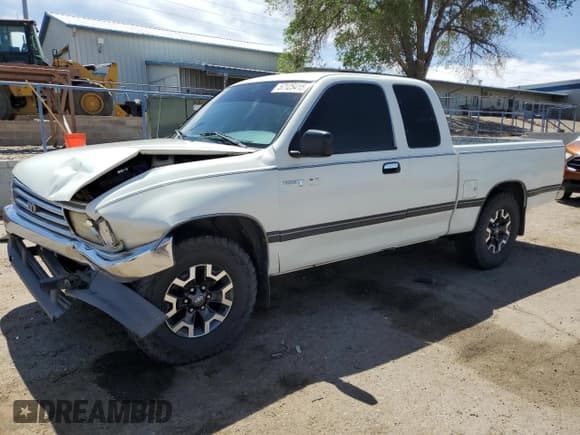 ✅ 1995 Toyota T100 DX • VIN: JT4VD12E6S0003996 • Lot: 57125415. Listed on Copart with 396,032 mi. Free auction sales archive from the USA and detailed vehicle history report at DreamBid. Image 1.