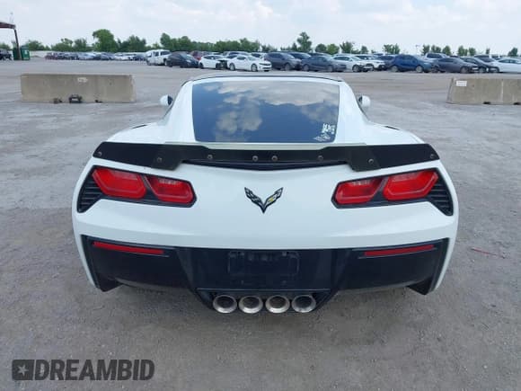 ✅ 2015 Chevrolet Corvette 1LT • VIN: 1G1YB2D7XF5117802 • Lot: 43017939. Wystawiony na IAAI z przebiegiem 54 180 mil. Bezpłatny archiwum sprzedaży aukcyjnych z USA i szczegółowy raport historii pojazdu na DreamBid. Zdjęcie 17.
