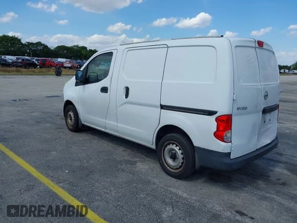 ✅ 2015 Nissan NV200 S • VIN: 3N6CM0KN9FK696110 • Лот: 41694807. Опубликован ранее на IAAI с пробегом 253 714 миль. Бесплатный доступ к архиву аукционных продаж из США и подробный отчёт об истории автомобиля на DreamBid. Изображение 3.