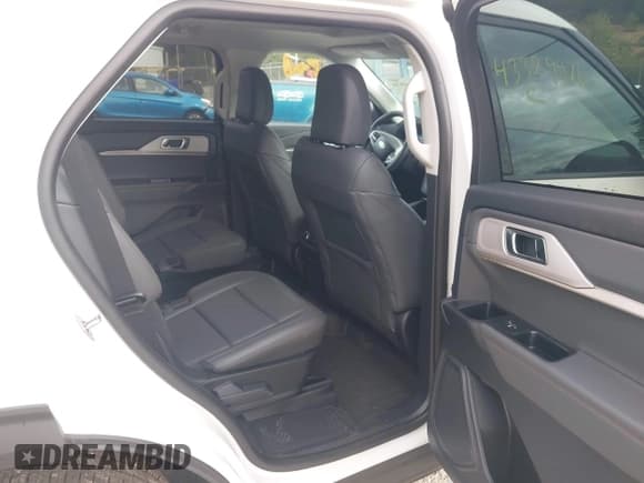 ✅ 2025 Ford Explorer Active • VIN: 1FMUK8DHXSGA70668 • Lot: 43329976. Listed on IAAI with 6,294 mi. Free auction sales archive from the USA and detailed vehicle history report at DreamBid. Image 8.