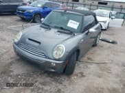 ✅ 2006 MINI Convertible S • VIN: WMWRH33586TF87791 • Lot: 42679478. Wystawiony na IAAI z przebiegiem 90 209 mil. Bezpłatny archiwum sprzedaży aukcyjnych z USA i szczegółowy raport historii pojazdu na DreamBid. Zdjęcie 2.