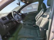 ✅ 2011 Volkswagen Golf GTI w/Sunroof & Navi PZEV • VIN: WVWGD7AJ4BW261232 • Lot: 52813115. Wystawiony na Copart z przebiegiem 150 574 mil. Bezpłatny archiwum sprzedaży aukcyjnych z USA i szczegółowy raport historii pojazdu na DreamBid. Zdjęcie 7.