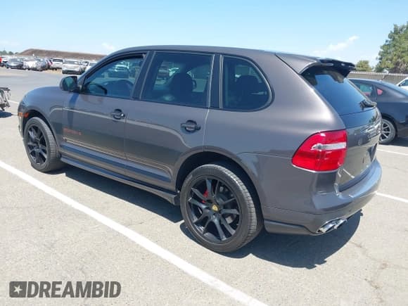 ✅ 2010 Porsche Cayenne GTS • VIN: WP1AD2AP6ALA61576 • Lot: 42368866. Listed on IAAI with 154,284 mi. Free auction sales archive from the USA and detailed vehicle history report at DreamBid. Image 3.
