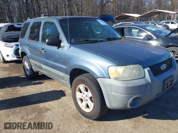 ✅ 2005 Ford Escape XLT • VIN: 1FMYU93105KA21695 • Lot: 43859811. Listed on IAAI with 211,745 mi. Free auction sales archive from the USA and detailed vehicle history report at DreamBid. Image 1.