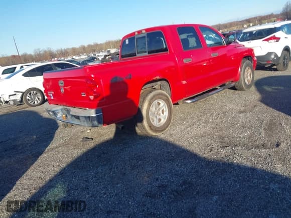 ✅ 2006 Dodge Dakota SLT • VIN: 1D7HW48N26S507395 • Lot: 43686347. Wystawiony na IAAI z przebiegiem 249 349 mil. Bezpłatny archiwum sprzedaży aukcyjnych z USA i szczegółowy raport historii pojazdu na DreamBid. Zdjęcie 4.