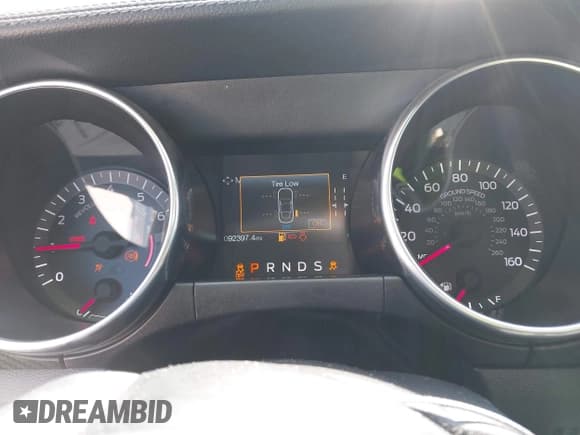 ✅ 2021 Ford Mustang EcoBoost • VIN: 1FA6P8TH6M5134077 • Lot: 42571442. Wystawiony na IAAI z przebiegiem 92 397 mil. Bezpłatny archiwum sprzedaży aukcyjnych z USA i szczegółowy raport historii pojazdu na DreamBid. Zdjęcie 7.