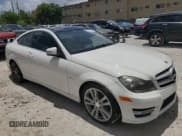 ✅ 2012 Mercedes-Benz C 250 • VIN: WDDGJ4HB0CF820966 • Lot: 63697624. Wystawiony na Copart z przebiegiem 136 741 mil. Bezpłatny archiwum sprzedaży aukcyjnych z USA i szczegółowy raport historii pojazdu na DreamBid. Zdjęcie 4.