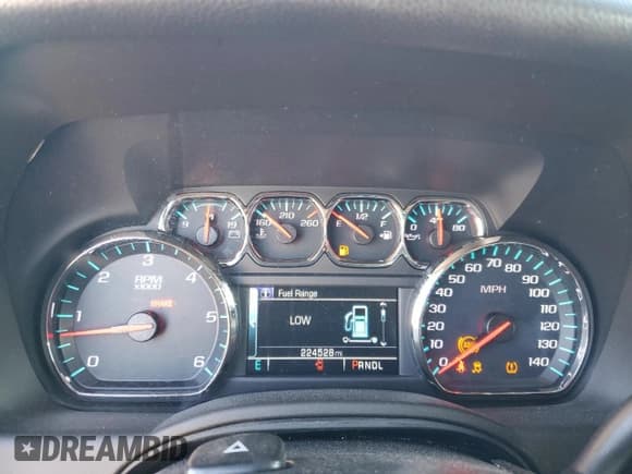 ✅ 2018 Chevrolet Suburban LS • VIN: 1GNSCGKC3JR320854 • Lot: 83358434. Listed on Copart with 224,528 mi. Free auction sales archive from the USA and detailed vehicle history report at DreamBid. Image 9.