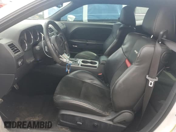 ✅ 2014 Dodge Challenger SRT-8 • VIN: 2C3CDYCJ3EH256001 • Lot: 58063365. Wystawiony na Copart z przebiegiem 64 444 mil. Bezpłatny archiwum sprzedaży aukcyjnych z USA i szczegółowy raport historii pojazdu na DreamBid. Zdjęcie 7.