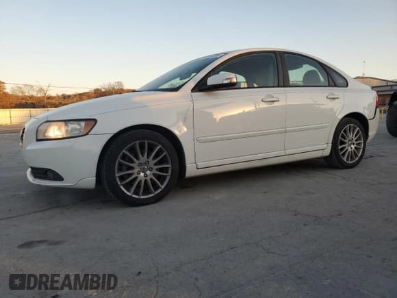 ✅ 2010 Volvo S40 • VIN: YV1382MS9A2496865 • Lot: 93044385. Listed on Copart with 207,820 mi. Free auction sales archive from the USA and detailed vehicle history report at DreamBid. Image 1.