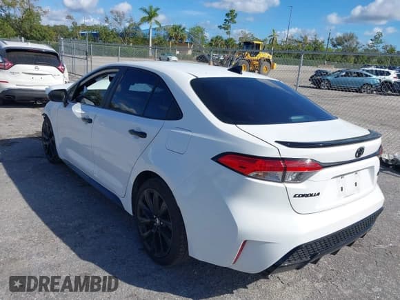 ✅ 2021 Toyota Corolla SE • VIN: 5YFS4MCE2MP075337 • Lot: 40846464. Wystawiony na IAAI z przebiegiem 49 404 mil. Bezpłatny archiwum sprzedaży aukcyjnych z USA i szczegółowy raport historii pojazdu na DreamBid. Zdjęcie 3.