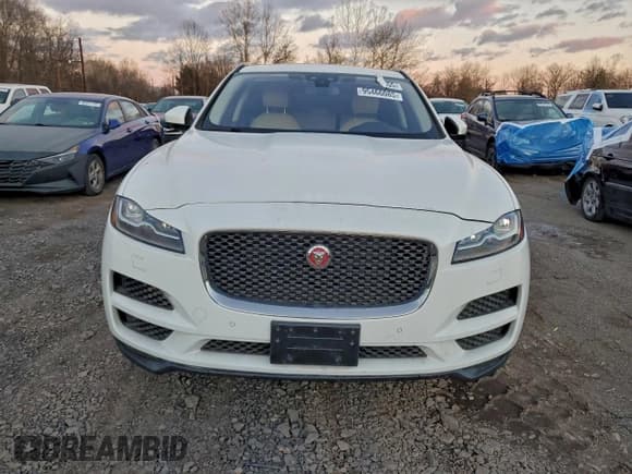 ✅ 2017 Jaguar F-Pace 20d Prestige • VIN: SADCK2BN6HA087778 • Lot: 95466085. Wystawiony na Copart z przebiegiem 100 847 mil. Bezpłatny archiwum sprzedaży aukcyjnych z USA i szczegółowy raport historii pojazdu na DreamBid. Zdjęcie 5.