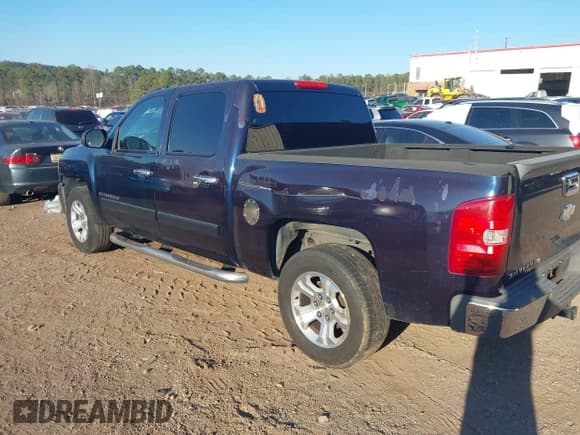 ✅ 2007 Chevrolet Silverado 1500 1LT • VIN: 3GCEC13J27G501078 • Lot: 41660302. Wystawiony na IAAI z przebiegiem 203 791 mil. Bezpłatny archiwum sprzedaży aukcyjnych z USA i szczegółowy raport historii pojazdu na DreamBid. Zdjęcie 3.