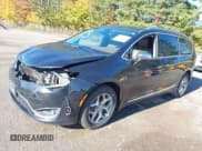 ✅ 2018 Chrysler Pacifica Limited • VIN: 2C4RC1GG5JR321465 • Lot: 43484376. Wystawiony na IAAI z przebiegiem 76 212 mil. Bezpłatny archiwum sprzedaży aukcyjnych z USA i szczegółowy raport historii pojazdu na DreamBid. Zdjęcie 2.