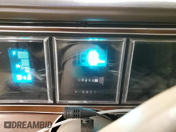 ✅ 1988 Lincoln Town Car • VIN: 1LNBM82F9JY821366 • Lot: 89112855. Listed on Copart with 53,636 mi. Free auction sales archive from the USA and detailed vehicle history report at DreamBid. Image 9.