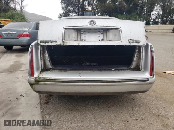 ✅ 1999 Cadillac DeVille • VIN: 1G6KD54Y0XU746819 • Lot: 58098995. Wystawiony na Copart z przebiegiem Nie podano. Bezpłatny archiwum sprzedaży aukcyjnych z USA i szczegółowy raport historii pojazdu na DreamBid. Zdjęcie 6.