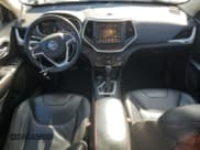 ✅ 2014 Jeep Cherokee Trailhawk • VIN: 1C4PJMBS3EW280843 • Lot: 82603235. Wystawiony na Copart z przebiegiem 159 227 mil. Bezpłatny archiwum sprzedaży aukcyjnych z USA i szczegółowy raport historii pojazdu na DreamBid. Zdjęcie 8.