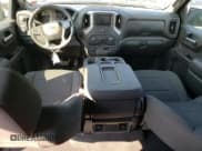 ✅ 2021 Chevrolet Silverado 1500 Custom Trail Boss • VIN: 1GCPYCEF2MZ392454 • Lot: 69590394. Wystawiony na Copart z przebiegiem 16 243 mil. Bezpłatny archiwum sprzedaży aukcyjnych z USA i szczegółowy raport historii pojazdu na DreamBid. Zdjęcie 8.