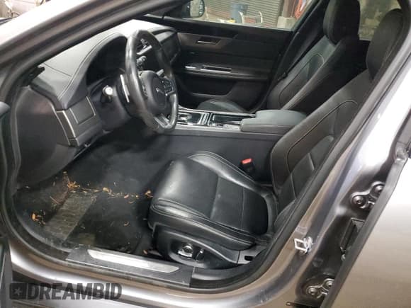 ✅ 2020 Jaguar XF 30t Checkered Flag Edition • VIN: SAJBX4GX2LCY84803 • Лот: 42959684. Опубликован ранее на Copart с пробегом Не указан. Бесплатный доступ к архиву аукционных продаж из США и подробный отчёт об истории автомобиля на DreamBid. Изображение 7.