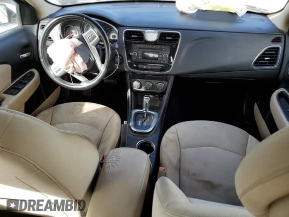 ✅ 2011 Chrysler 200 Touring • VIN: 1C3BC1FGXBN555770 • Lot: 92248905. Listed on Copart with 93,328 mi. Free auction sales archive from the USA and detailed vehicle history report at DreamBid. Image 8.