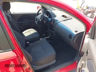 ✅ 2006 Chevrolet Aveo LS • VIN: KL1TD56676B533414 • Lot: 42681929. Wystawiony na IAAI z przebiegiem 176 963 mil. Bezpłatny archiwum sprzedaży aukcyjnych z USA i szczegółowy raport historii pojazdu na DreamBid. Zdjęcie 5.