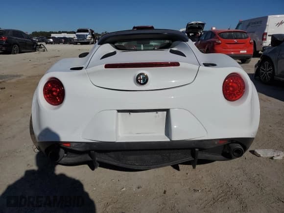 ✅ 2016 Alfa Romeo 4C • VIN: ZARBAAB43GM179154 • Лот: 81356304. Опубликован ранее на Copart с пробегом 24 656 миль. Бесплатный доступ к архиву аукционных продаж из США и подробный отчёт об истории автомобиля на DreamBid. Изображение 6.