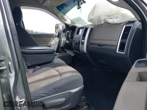 ✅ 2009 Dodge 1500 Sport • VIN: 1D3HB13T49J509564 • Lot: 40218170. Wystawiony na IAAI z przebiegiem Nie podano. Bezpłatny archiwum sprzedaży aukcyjnych z USA i szczegółowy raport historii pojazdu na DreamBid. Zdjęcie 5.