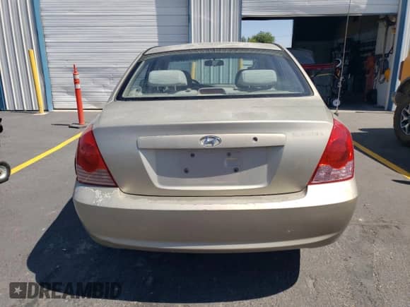 2005 Hyundai Elantra GLS z VIN KMHDN46D35U149616, wystawiony jako Copart lot #81009975 z przebiegiem 233 904 mil mil oraz Szkoda całkowita • Salvage title. Historia ofert i sprzedaży dostępna na DreamBid. Obrazek 6.