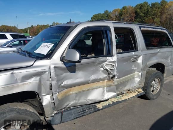 ✅ 2004 Chevrolet Suburban Z71 • VIN: 3GNFK16T54G268689 • Lot: 43595262. Listed on IAAI with 304,126 mi. Free auction sales archive from the USA and detailed vehicle history report at DreamBid. Image 6.