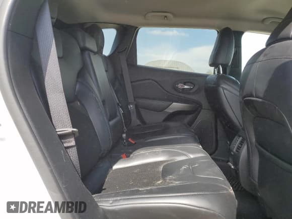 ✅ 2020 Jeep Cherokee Latitude Plus • VIN: 1C4PJMLB4LD564201 • Lot: 82052435. Wystawiony na Copart z przebiegiem 89 346 mil. Bezpłatny archiwum sprzedaży aukcyjnych z USA i szczegółowy raport historii pojazdu na DreamBid. Zdjęcie 11.