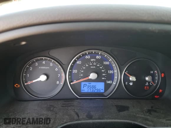 ✅ 2012 Hyundai Santa Fe Limited • VIN: 5XYZK4AG0CG144702 • Lot: 75204044. Listed on Copart with 173,296 mi. Free auction sales archive from the USA and detailed vehicle history report at DreamBid. Image 9.