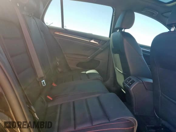 ✅ 2017 Volkswagen Golf GTI S • VIN: 3VW447AU3HM051546 • Lot: 82749175. Wystawiony na Copart z przebiegiem 104 419 mil. Bezpłatny archiwum sprzedaży aukcyjnych z USA i szczegółowy raport historii pojazdu na DreamBid. Zdjęcie 10.