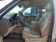 ✅ 2010 Chevrolet Suburban LTZ • VIN: 1GNUCKE03AR145230 • Lot: 80114884. Wystawiony na Copart z przebiegiem 289 420 mil. Bezpłatny archiwum sprzedaży aukcyjnych z USA i szczegółowy raport historii pojazdu na DreamBid. Zdjęcie 7.