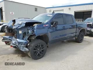 ✅ 2022 Chevrolet Silverado 1500 Custom Trail Boss • VIN: 3GCPYCELXNG194289 • Lot: 57876245. Wystawiony na Copart z przebiegiem 91 290 mil. Bezpłatny archiwum sprzedaży aukcyjnych z USA i szczegółowy raport historii pojazdu na DreamBid. Zdjęcie 1.