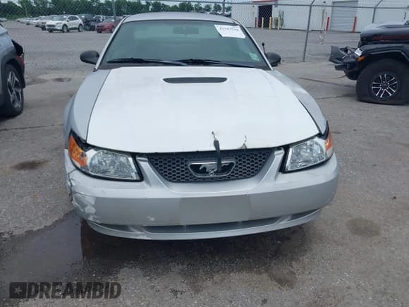 ✅ 2001 Ford Mustang Standard • VIN: 1FAFP40471F190366 • Lot: 42347598. Listed on IAAI with 168,851 mi. Free auction sales archive from the USA and detailed vehicle history report at DreamBid. Image 6.