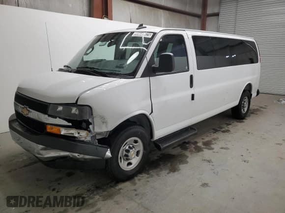✅ 2025 Chevrolet Express Passenger LT • VIN: 1GAZGPFP6S1253491 • Lot: 93640925. Wystawiony na Copart z przebiegiem 3 575 mil. Bezpłatny archiwum sprzedaży aukcyjnych z USA i szczegółowy raport historii pojazdu na DreamBid. Zdjęcie 1.