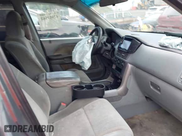 2003 Honda Pilot LX with VIN 2HKYF18173H544653, listed as a IAAI auction lot 42687162 with 258,132 mi miles and . Bid and sale history available at DreamBid. Image 5.